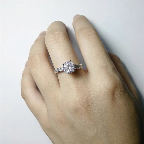 Stunning CZ Sterling Silver Ring - Picture 3 of 8